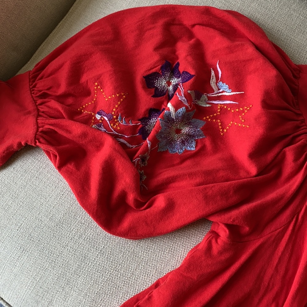 Red blouse - Picture 6 of 9